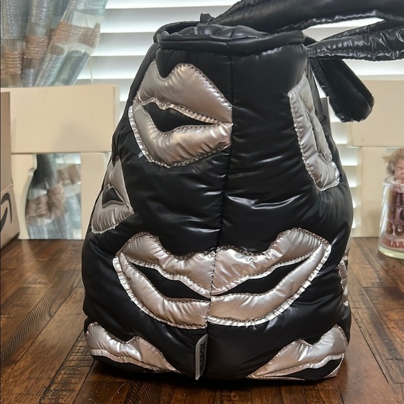 Wildfox Black and silver Tote or Shoulder Bag zipper NWT - Picture 4 of 17